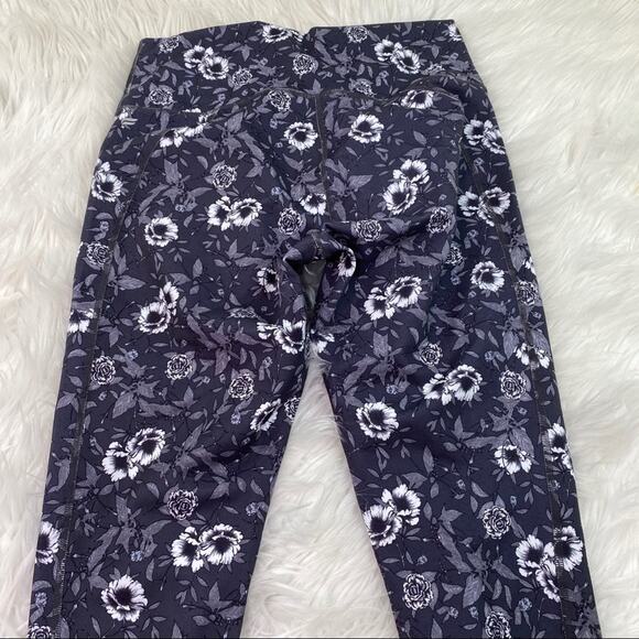 Fabletics Powerhold Workout Leggings Gray Size M Floral - Picture 6 of 7
